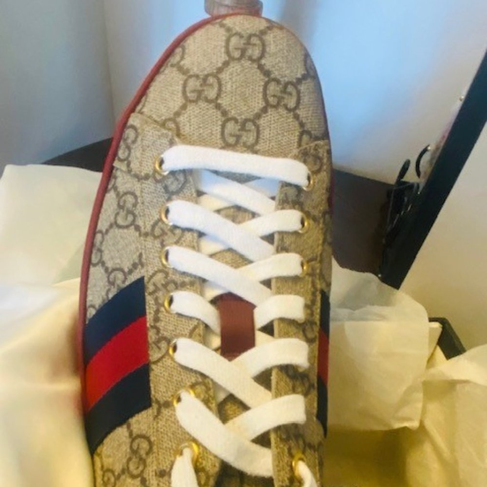 NEW  AUTHENTIC  MEN - Gucci Sneakers!!